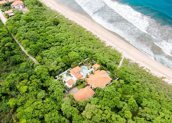 Villa Barefoot Beachfront, Pool, Surf & Private Casita