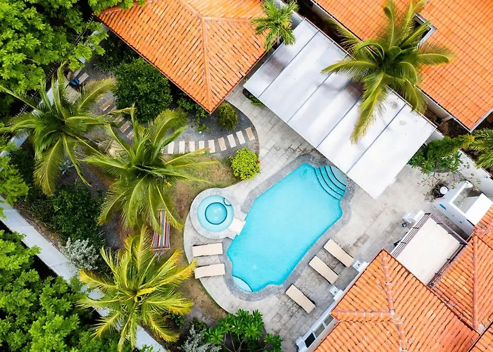 Villa Barefoot Beachfront, Pool, Surf & Private Casita Playa Grande