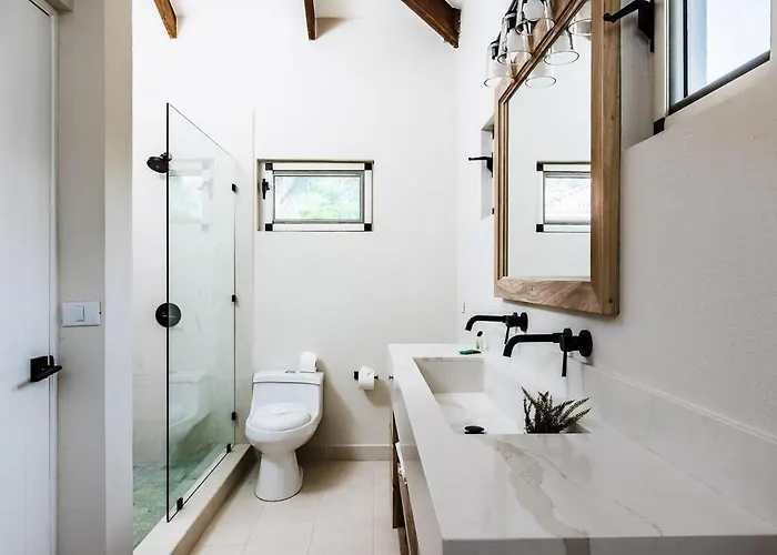 Villa Barefoot Beachfront, Pool, Surf & Private Casita Playa Grande