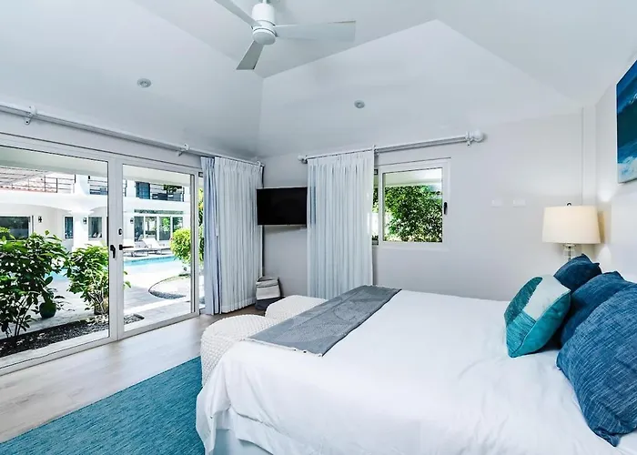Barefoot Beachfront, Pool, Surf & Private Casita Villa