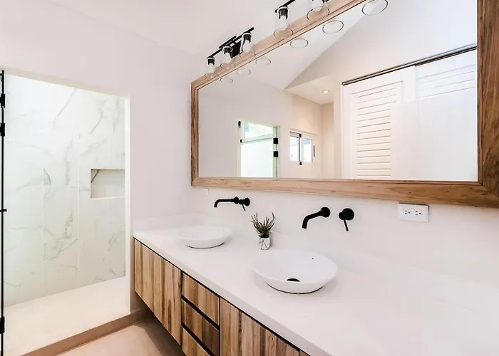 Barefoot Beachfront, Pool, Surf & Private Casita Villa *