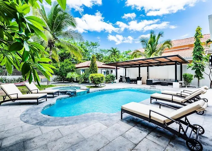 Barefoot Beachfront, Pool, Surf & Private Casita *