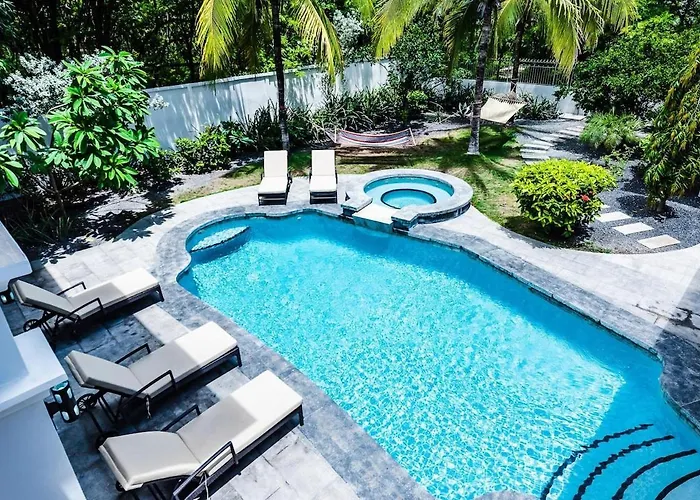 Barefoot Beachfront, Pool, Surf & Private Casita