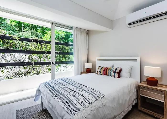 Barefoot Beachfront, Pool, Surf & Private Casita *