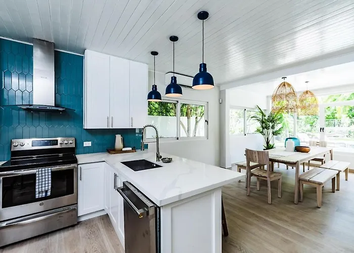 Barefoot Beachfront, Pool, Surf & Private Casita Villa